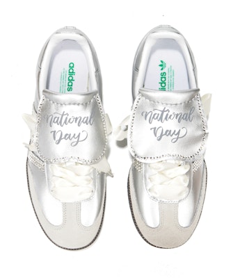 【訂製球鞋】adidas originals Samba OG 三次 聖誕主題禮盒 輕奢水鑽 小香風 低筒 板鞋 女款 銀 Shop 【訂製球鞋】adidas originals Samba OG 三次 聖誕主題禮盒 輕奢水鑽 小香風 低筒 板鞋 女款 銀