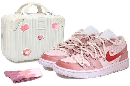 【定制球鞋】Jordan Air Jordan 1 Low OKHR 愛心 腮紅 麻繩 做舊 暈染 低筒 復古籃球鞋 女款 粉色 Buy 【定制球鞋】Jordan Air Jordan 1 Low OKHR 愛心 腮紅 麻繩 做舊 暈染 低筒 復古籃球鞋 女款 粉色