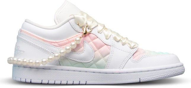 【訂製球鞋】Jordan Air Jordan 1 Low 小香風 淺色漸變 珍珠 絲綢鞋帶 低筒 復古籃球鞋 女款 粉藍 Order 【訂製球鞋】Jordan Air Jordan 1 Low 小香風 淺色漸變 珍珠 絲綢鞋帶 低筒 復古籃球鞋 女款 粉藍