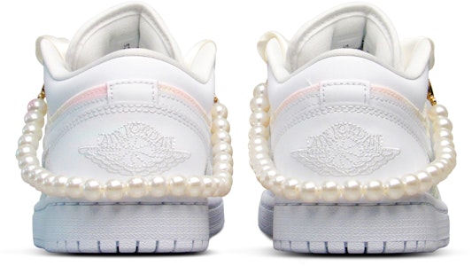 【訂製球鞋】Jordan Air Jordan 1 Low 小香風 淺色漸變 珍珠 絲綢鞋帶 低筒 復古籃球鞋 女款 粉藍 Purchase 【訂製球鞋】Jordan Air Jordan 1 Low 小香風 淺色漸變 珍珠 絲綢鞋帶 低筒 復古籃球鞋 女款 粉藍