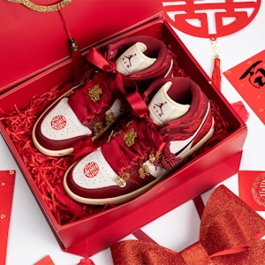 【訂製球鞋】喬丹 Air Jordan 1 低筒 中式婚慶 禮盒 秀禾婚鞋 同心鎖 中國結 喜慶 百搭 中筒 復古籃球鞋 女款 白紅 3