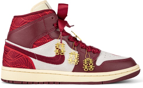【訂製球鞋】喬丹 Air Jordan 1 低筒 中式婚慶 禮盒 秀禾婚鞋 同心鎖 中國結 喜慶 百搭 中筒 復古籃球鞋 女款 白紅 Lookbook 【訂製球鞋】喬丹 Air Jordan 1 低筒 中式婚慶 禮盒 秀禾婚鞋 同心鎖 中國結 喜慶 百搭 中筒 復古籃球鞋 女款 白紅