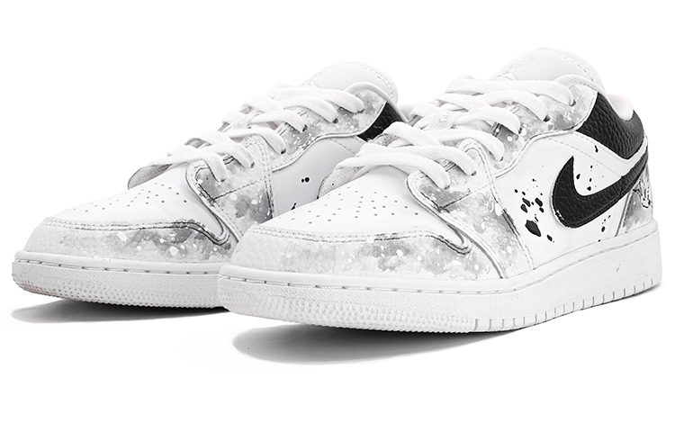 Lookbook (W) 【カスタムシューズ】(女性) エアジョーダン1 ロー'インクペインティング' AO9944-111(TeamM-女款中国风水墨丹青黑白)