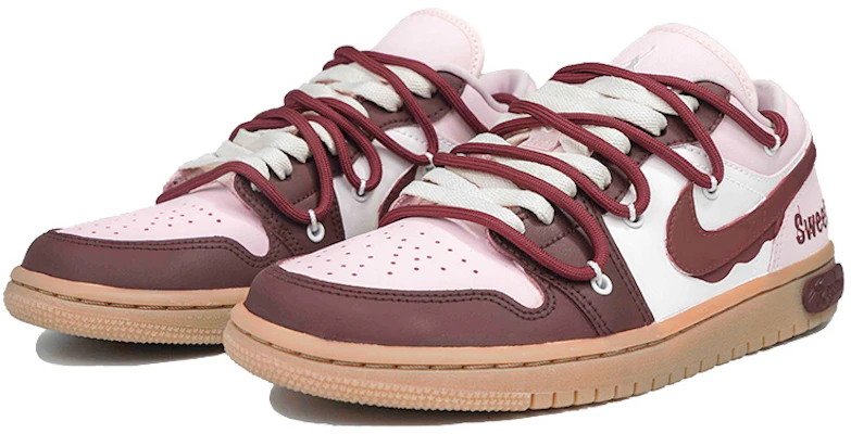 【定製球鞋】Jordan Air Jordan 1 Low Pink Gum 甜心巧克力 流淌勾 字母 甜酷風 辣妹 低幫 復古籃球鞋 女款 酒紅粉白 Lookbook 【定製球鞋】Jordan Air Jordan 1 Low Pink Gum 甜心巧克力 流淌勾 字母 甜酷風 辣妹 低幫 復古籃球鞋 女款 酒紅粉白