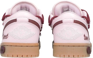 (W) 【カスタムシューズ】(女性用)エアジョーダン1 ロー『ピンクガム』 DC0774-601(Team27-女款甜心巧克力酒红粉白) Shop (W) 【カスタムシューズ】(女性用)エアジョーダン1 ロー『ピンクガム』 DC0774-601(Team27-女款甜心巧克力酒红粉白)