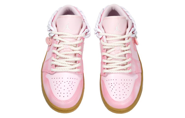 Shop 【訂製球鞋】Jordan Air Jordan 1 Low "Pink Gum" 做舊 溫馨 浪漫 麻繩鞋帶 鏈條 低幫 復古籃球鞋 女款 粉白