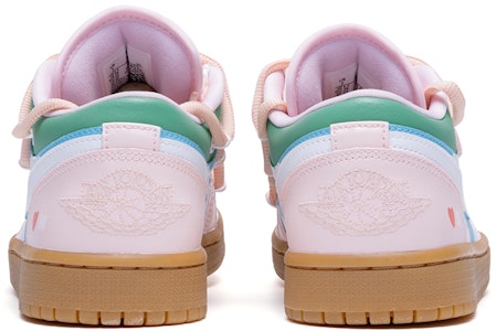 【訂製球鞋】Jordan Air Jordan 1 Low Pink Gum 解構鞋帶 六一主題 天堂島 手繪噴繪 低幫 復古籃球鞋 女款 粉綠 Shop 【訂製球鞋】Jordan Air Jordan 1 Low Pink Gum 解構鞋帶 六一主題 天堂島 手繪噴繪 低幫 復古籃球鞋 女款 粉綠