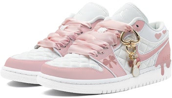 【訂製球鞋】Jordan Air Jordan 1 Low 絎縫 小香風 蝴蝶結 限定禮盒 低筒 復古籃球鞋 女款 粉白 Lookbook 【訂製球鞋】Jordan Air Jordan 1 Low 絎縫 小香風 蝴蝶結 限定禮盒 低筒 復古籃球鞋 女款 粉白
