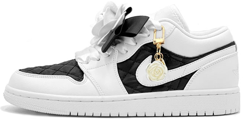 【定制球鞋】Jordan Air Jordan 1 Low 絎縫 "Triple White" 小香風 山茶花 優雅少女 低筒 復古籃球鞋 女款 白黑 Buy 【定制球鞋】Jordan Air Jordan 1 Low 絎縫 "Triple White" 小香風 山茶花 優雅少女 低筒 復古籃球鞋 女款 白黑