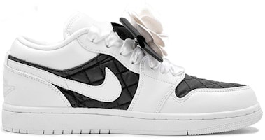 【定制球鞋】Jordan Air Jordan 1 Low 絎縫 "Triple White" 小香風 山茶花 優雅少女 低筒 復古籃球鞋 女款 白黑 Order 【定制球鞋】Jordan Air Jordan 1 Low 絎縫 "Triple White" 小香風 山茶花 優雅少女 低筒 復古籃球鞋 女款 白黑