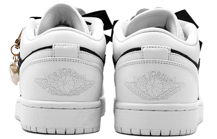 Shop (W) [Sepatu Custom] Air Jordan 1 Low 'Putih Triple Quilted' DB6480-100(TeamS-小香风)