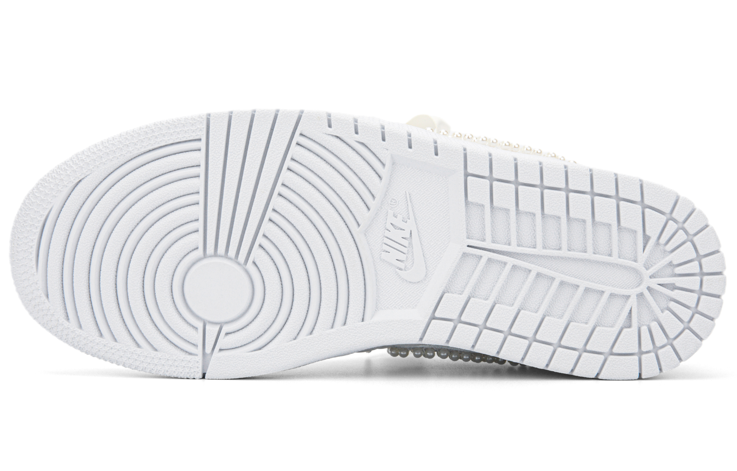 Purchase 【客製球鞋】 Jordan Air Jordan 1 Low婚慶主題 浪漫婚禮 婚鞋 珍珠 絲綢 簡約 搭配百變 低筒 低筒籃球鞋 女款 白色