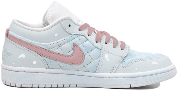 【客製化籃球鞋】Jordan Air Jordan 1 Low OKHR 草莓牛奶 復古風 特殊鞋盒 低筒 復古籃球鞋 女款 藍粉 Lookbook 【客製化籃球鞋】Jordan Air Jordan 1 Low OKHR 草莓牛奶 復古風 特殊鞋盒 低筒 復古籃球鞋 女款 藍粉