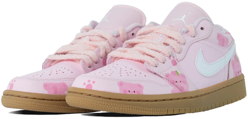 (W) 에어 조던 1 로우 '딸기곰 핑크검' (커스텀) DC0774-601(Teamfour-女款小熊S-BOX) Shop (W) 에어 조던 1 로우 '딸기곰 핑크검' (커스텀) DC0774-601(Teamfour-女款小熊S-BOX)
