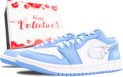 【訂製球鞋】喬丹 Air Jordan 1 TAKE禮盒 北卡藍 大學藍 簡約時尚 潮流 小清新 防滑耐磨 低筒 復古籃球鞋 女款 藍白 Buy 【訂製球鞋】喬丹 Air Jordan 1 TAKE禮盒 北卡藍 大學藍 簡約時尚 潮流 小清新 防滑耐磨 低筒 復古籃球鞋 女款 藍白