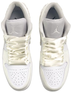 【定制球鞋】Jordan Air Jordan 1 Low 玩鞋 低筒 蝴蝶結 愛心 絲帶 毛呢 情人節 低筒 復古籃球鞋 女款 白黑 Shop 【定制球鞋】Jordan Air Jordan 1 Low 玩鞋 低筒 蝴蝶結 愛心 絲帶 毛呢 情人節 低筒 復古籃球鞋 女款 白黑