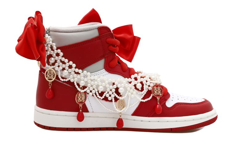 Order (W) カスタムAJ1 ロー "ウェディングパール" (グレー/白/赤) DJ4891-061(Team拾玖-挚爱一生S-BOX）