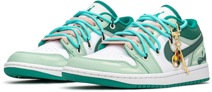 (W) 커스텀 에어 조던 1 로우 '흰초록 화가냥' DC0774-132(TeamA-AJ城堡画家猫S-BOX) Lookbook (W) 커스텀 에어 조던 1 로우 '흰초록 화가냥' DC0774-132(TeamA-AJ城堡画家猫S-BOX)