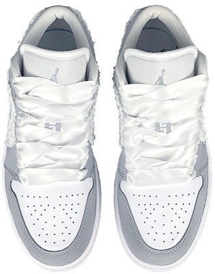 【定制球鞋】Jordan Air Jordan 1 禮盒 貼布 山茶花 低幫 復古籃球鞋 女款 白灰藍 Shop 【定制球鞋】Jordan Air Jordan 1 禮盒 貼布 山茶花 低幫 復古籃球鞋 女款 白灰藍