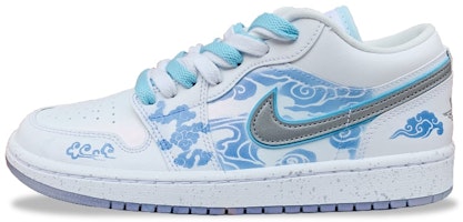 (W) 【カスタムシューズ】 ウィメンズ Air Jordan 1 Low SE 'Dare To Fly White Silver' FB1874-101(Team21-女款祥云光变) Lookbook (W) 【カスタムシューズ】 ウィメンズ Air Jordan 1 Low SE 'Dare To Fly White Silver' FB1874-101(Team21-女款祥云光变)