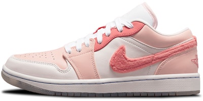 (W) 【カスタムシューズ】(レディース) エアジョーダン1 Low SE 'マイティスウッシャーズ バレンタインデー' DM5443-666(TeamE-女款天开景运红金蓝) 1