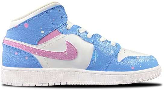 【定制球鞋】 Jordan Air Jordan 1 Mid 環保主題定制 宇航員 浪漫太空 運動 中幫 籃球鞋 女款 藍白粉 Order 【定制球鞋】 Jordan Air Jordan 1 Mid 環保主題定制 宇航員 浪漫太空 運動 中幫 籃球鞋 女款 藍白粉