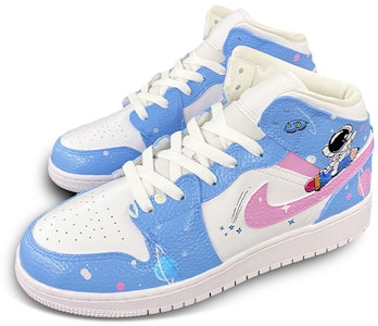 【定制球鞋】 Jordan Air Jordan 1 Mid 環保主題定制 宇航員 浪漫太空 運動 中幫 籃球鞋 女款 藍白粉 Lookbook 【定制球鞋】 Jordan Air Jordan 1 Mid 環保主題定制 宇航員 浪漫太空 運動 中幫 籃球鞋 女款 藍白粉