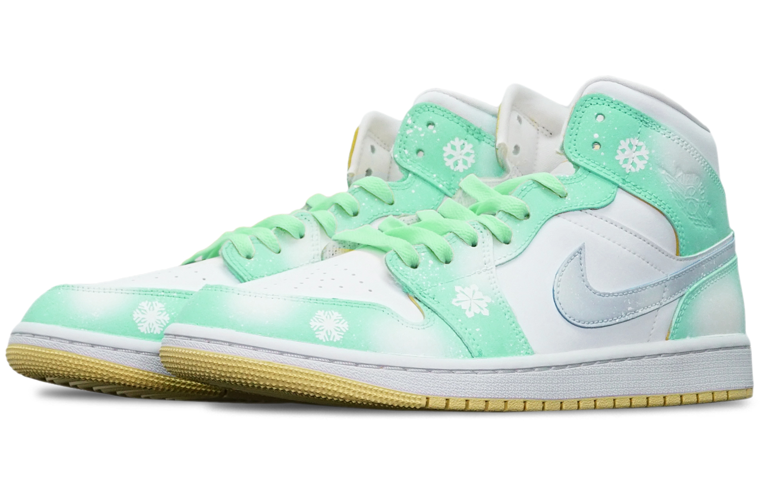 Shop 【訂製球鞋】 Jordan Air Jordan 1 聖誕雪花 多巴胺 綠寶石 特殊鞋盒 附小熊 舒適百搭 中筒 復古籃球鞋 女款 綠