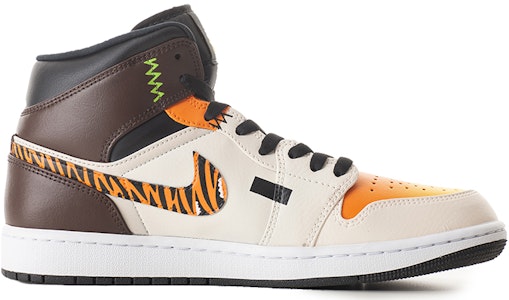 【定製球鞋】Air Jordan 1 Mid 虎年限定 CNY 國風禮盒 虎紋 輕奢滿印 Vibe解構縫線 Vibe做舊 中幫 復古籃球鞋 女款 摩卡棕米色 Lookbook 【定製球鞋】Air Jordan 1 Mid 虎年限定 CNY 國風禮盒 虎紋 輕奢滿印 Vibe解構縫線 Vibe做舊 中幫 復古籃球鞋 女款 摩卡棕米色