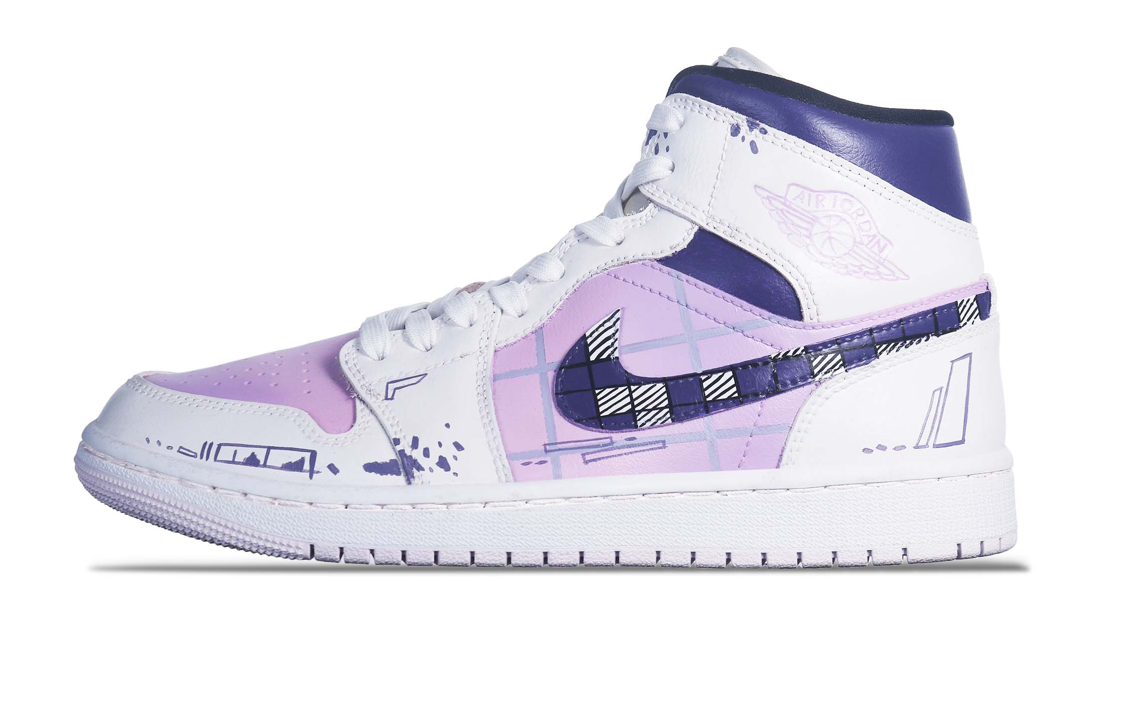 Buy 【訂製球鞋】Jordan Air Jordan 1 Mid 賽博朋克 破壞格紋 中幫 復古籃球鞋 女款 粉白紫