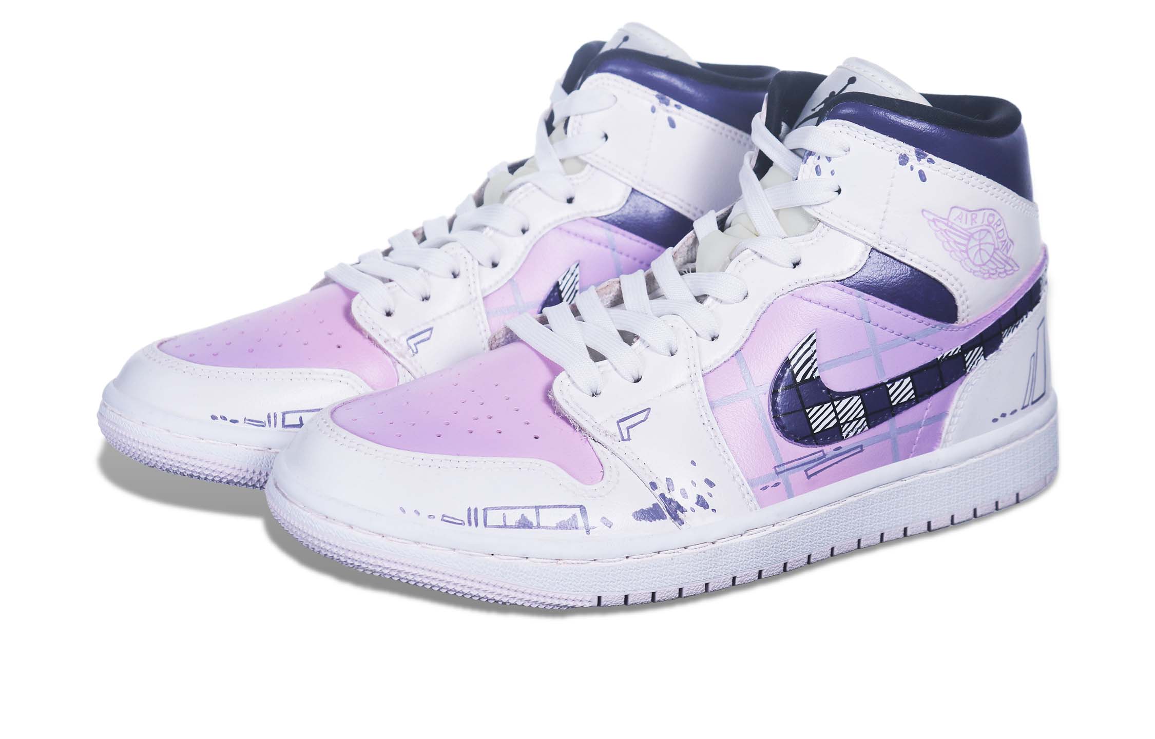 Lookbook 【訂製球鞋】Jordan Air Jordan 1 Mid 賽博朋克 破壞格紋 中幫 復古籃球鞋 女款 粉白紫