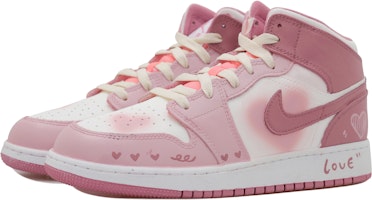 【訂製籃球鞋】 Jordan Air Jordan 1 Mid OKHR 愛心漸變 老化 復古 耐磨 中筒 復古籃球鞋 女款 白色 Shop 【訂製籃球鞋】 Jordan Air Jordan 1 Mid OKHR 愛心漸變 老化 復古 耐磨 中筒 復古籃球鞋 女款 白色