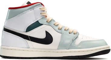 【客製化球鞋】Jordan Air Jordan 1 Mid 夏日清新 愛心 復古籃球鞋 女款 藍白黑 Order 【客製化球鞋】Jordan Air Jordan 1 Mid 夏日清新 愛心 復古籃球鞋 女款 藍白黑