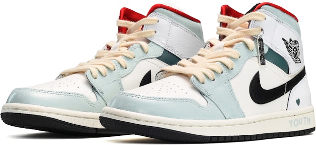 (W) 에어 조던 1 미드 '하트 썸머' (커스텀) BQ6472-061(TeamE-女款爱心蓝白黑) Lookbook (W) 에어 조던 1 미드 '하트 썸머' (커스텀) BQ6472-061(TeamE-女款爱心蓝白黑)