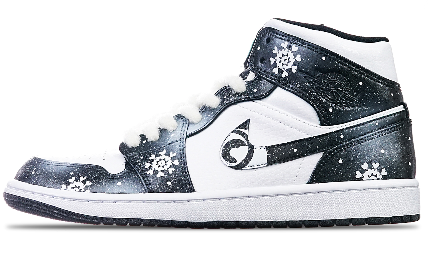 Buy 【定制球鞋】Jordan Air Jordan 1 Mid "Island Green" 心形雪花 情人節主題 中幫 復古籃球鞋 女款 黑白