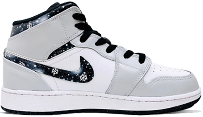 【定制球鞋】Jordan Air Jordan 1 Mid "Island Green" 冰雪主題 手繪噴繪雪花 中幫 復古籃球鞋 女款 灰黑白 Order 【定制球鞋】Jordan Air Jordan 1 Mid "Island Green" 冰雪主題 手繪噴繪雪花 中幫 復古籃球鞋 女款 灰黑白