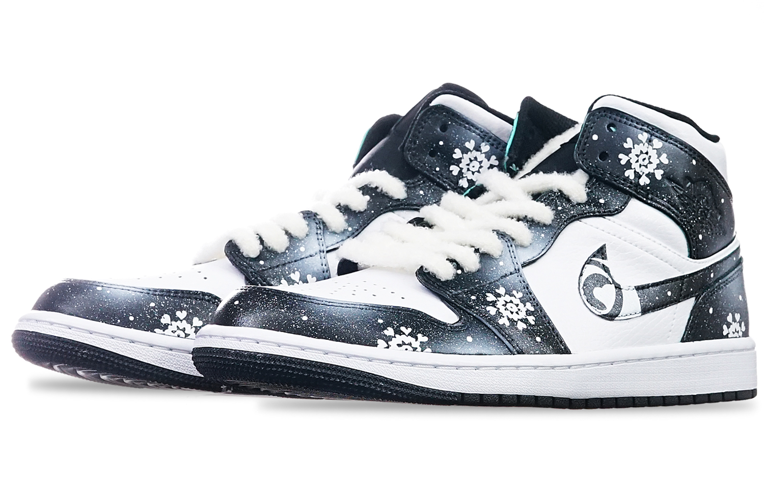 Lookbook 【定制球鞋】Jordan Air Jordan 1 Mid "Island Green" 心形雪花 情人節主題 中幫 復古籃球鞋 女款 黑白