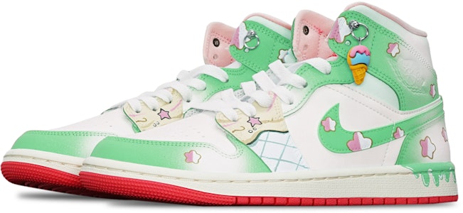 【訂製球鞋】Jordan Air Jordan 1 Mid 抹茶冰淇淋 520主題 特殊鞋盒 送小熊 防滑耐磨 中筒 復古籃球鞋 女款 綠白 Lookbook 【訂製球鞋】Jordan Air Jordan 1 Mid 抹茶冰淇淋 520主題 特殊鞋盒 送小熊 防滑耐磨 中筒 復古籃球鞋 女款 綠白