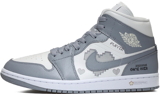 【客製化球鞋】Jordan Air Jordan 1 Mid 像素愛心 電玩棉花 遊戲電競 中幫 復古籃球鞋 女款 灰白 Buy 【客製化球鞋】Jordan Air Jordan 1 Mid 像素愛心 電玩棉花 遊戲電競 中幫 復古籃球鞋 女款 灰白