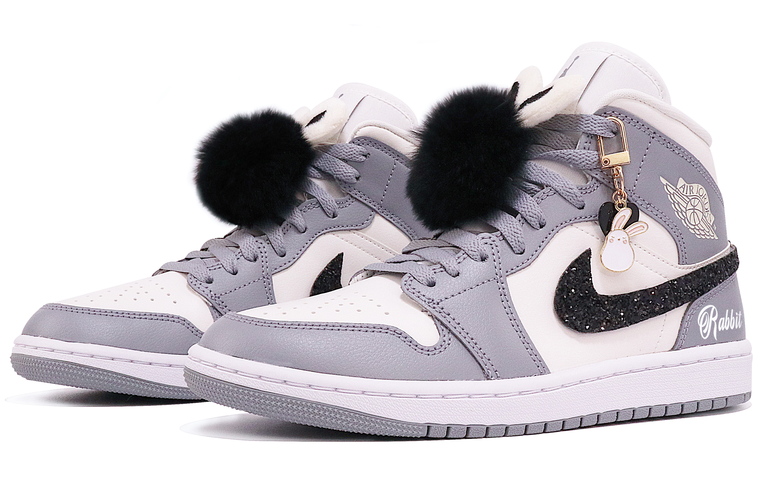 Lookbook 【訂製球鞋】Jordan Air Jordan 1 Mid 兔年限定 兔毛 塗鴉 亮片 縫紉 減齡 少女 中幫 復古籃球鞋 女款 灰白黑