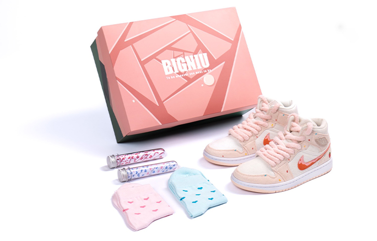 Buy 【定制球鞋】Jordan Air Jordan 1 Mid SE "燈芯絨" 毛絨 甜甜圈 燈芯絨 高幫 復古籃球鞋 女款 粉紅