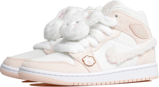 【定製球鞋】 Jordan Air Jordan 1 Mid SE “CNY” 新年定製 兔年 絨毛鉤子 中幫 復古籃球鞋 女款 白粉 Lookbook 【定製球鞋】 Jordan Air Jordan 1 Mid SE “CNY” 新年定製 兔年 絨毛鉤子 中幫 復古籃球鞋 女款 白粉