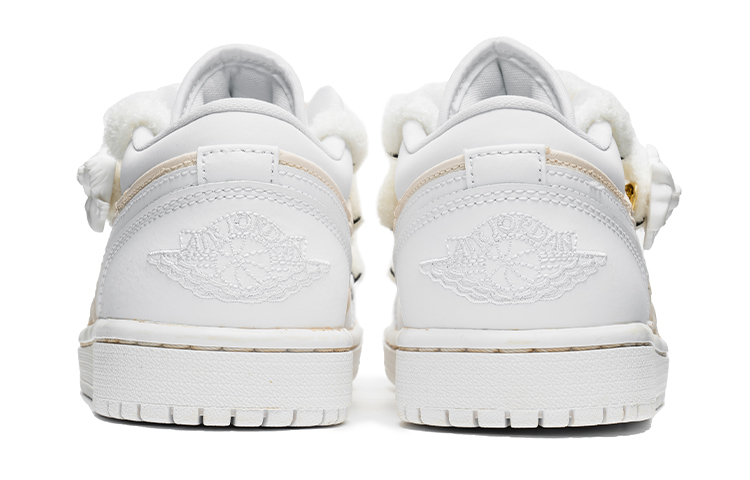 Shop 【定制球鞋】Jordan Air Jordan 1 Low Quilted 野鶴製造 小香風主題 米白解構雙鞋帶 低幫 復古籃球鞋 女款 米白