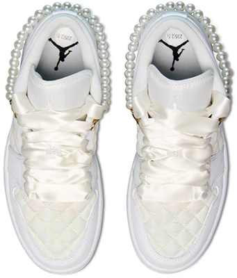 【訂製球鞋】Jordan Air Jordan 1 Low 小香風 淺色漸變 珍珠 絲綢鞋帶 少女專屬 小香奈兒 低幫 復古籃球鞋 女款 白米 Shop 【訂製球鞋】Jordan Air Jordan 1 Low 小香風 淺色漸變 珍珠 絲綢鞋帶 少女專屬 小香奈兒 低幫 復古籃球鞋 女款 白米