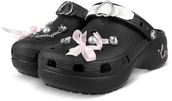 【訂製球鞋】 Crocs卡駱馳 Classic clog 玩鞋款 雲朵 蝴蝶結 皮扣 裝飾扣 洞洞鞋 女款 黑粉 Lookbook 【訂製球鞋】 Crocs卡駱馳 Classic clog 玩鞋款 雲朵 蝴蝶結 皮扣 裝飾扣 洞洞鞋 女款 黑粉