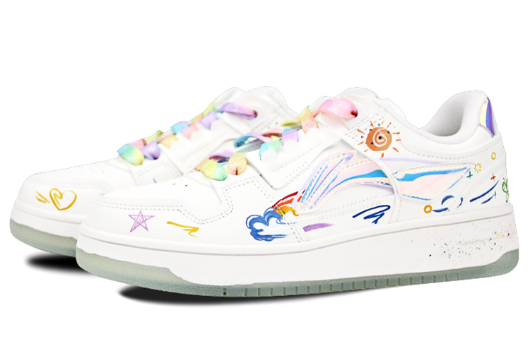 Lookbook 【定製球鞋】 LiNing李寧 天跡 鐳射 藝術塗鴉 彩色 可愛 童趣 潑墨 手繪噴繪 白藍藝術家主題定製 低幫 板鞋 女款 白藍