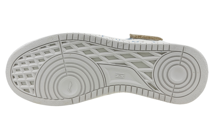 Details for 【定製球鞋】 LiNing李寧 天跡 是在玩鞋 CNY新年 禮盒 情侶 毛絨 塗鴉 低幫 板鞋 女款 白藍