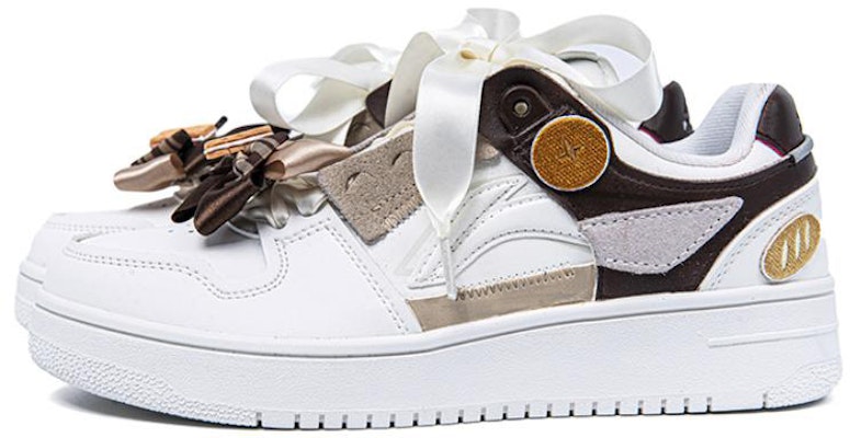 【定制球鞋】 LiNing李寧 天跡 提拉米蘇 布貼 絲帶 蝴蝶結 可愛風 低幫 板鞋 女款 白棕 Lookbook 【定制球鞋】 LiNing李寧 天跡 提拉米蘇 布貼 絲帶 蝴蝶結 可愛風 低幫 板鞋 女款 白棕