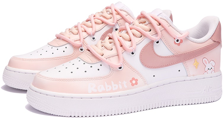 (W) Zapatillas Nike Air Force 1 "Conejito Rosa" DD8959-100(TeamThree-女款可爱兔子粉白) Lookbook (W) Zapatillas Nike Air Force 1 "Conejito Rosa" DD8959-100(TeamThree-女款可爱兔子粉白)