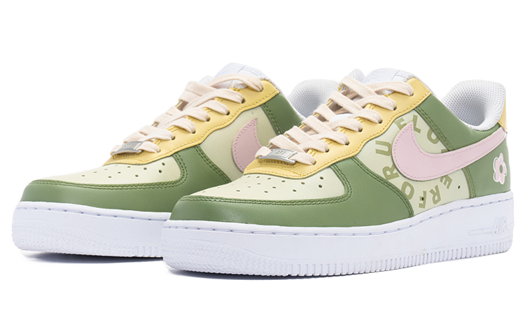 Lookbook (W) 나이키 에어포스 1 '07 레트로 걸 그래피티 말차 DD8959-100(TeamB-女款复古女孩抹茶绿)